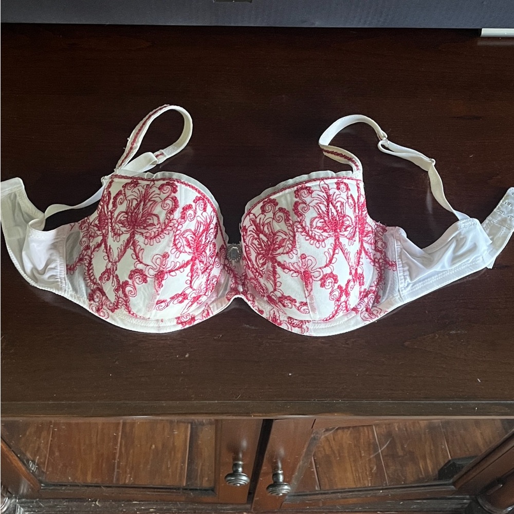 Harlequin Lingerie Red and White Lace Embroidered Bra. Size 36E.